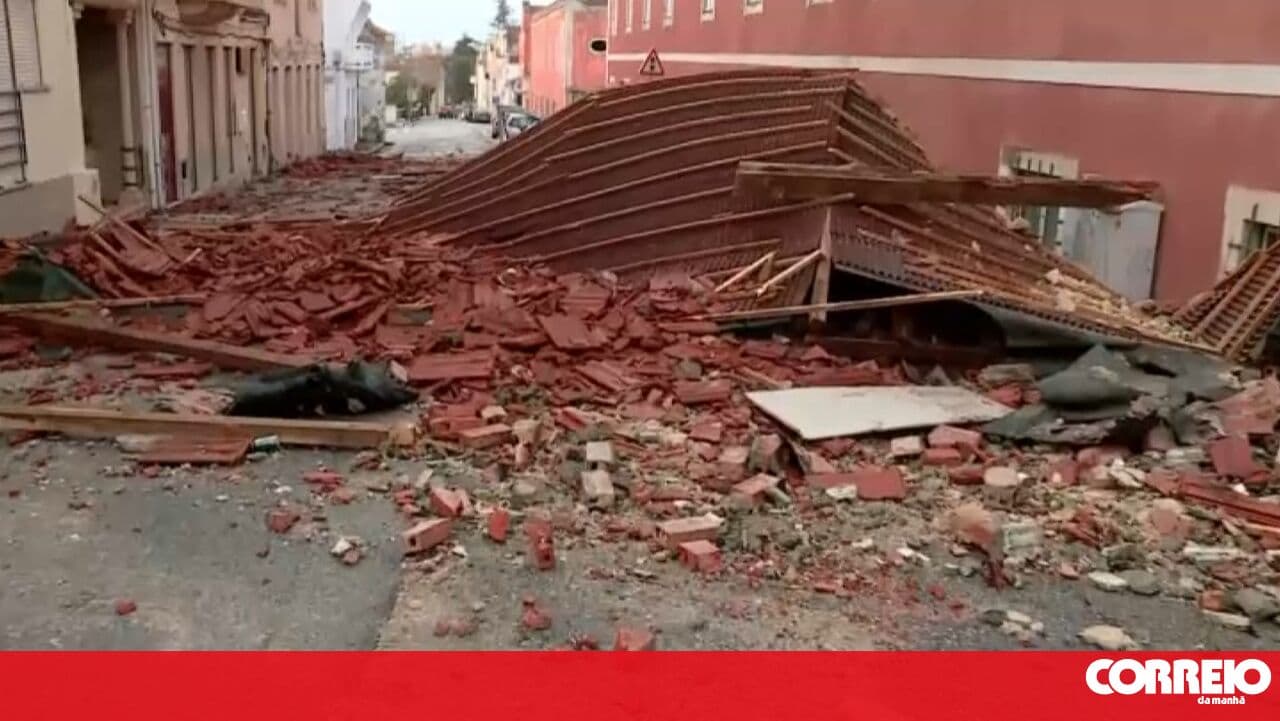 University roof in Figueira da Foz collapses due to strong winds