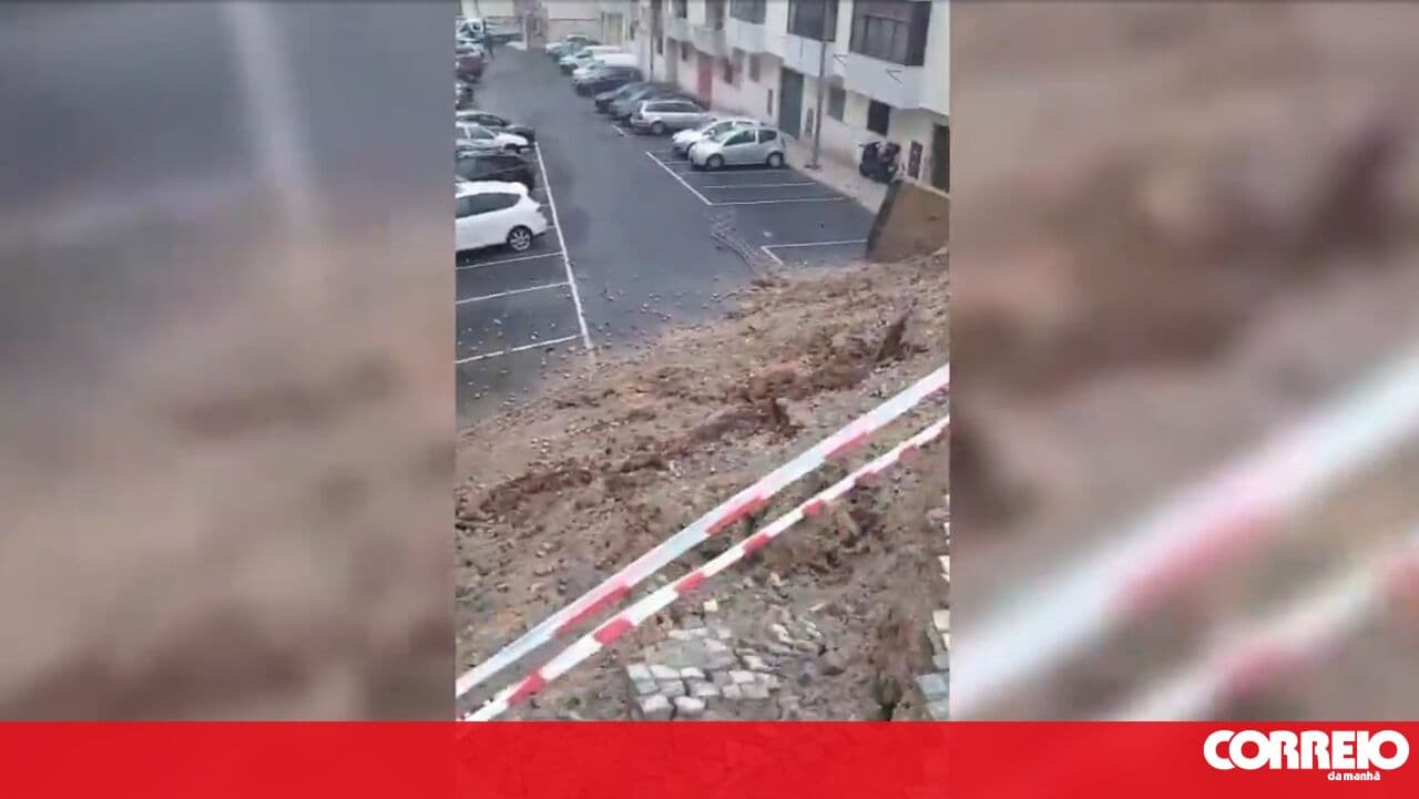 Partial street collapse damages building in Sintra