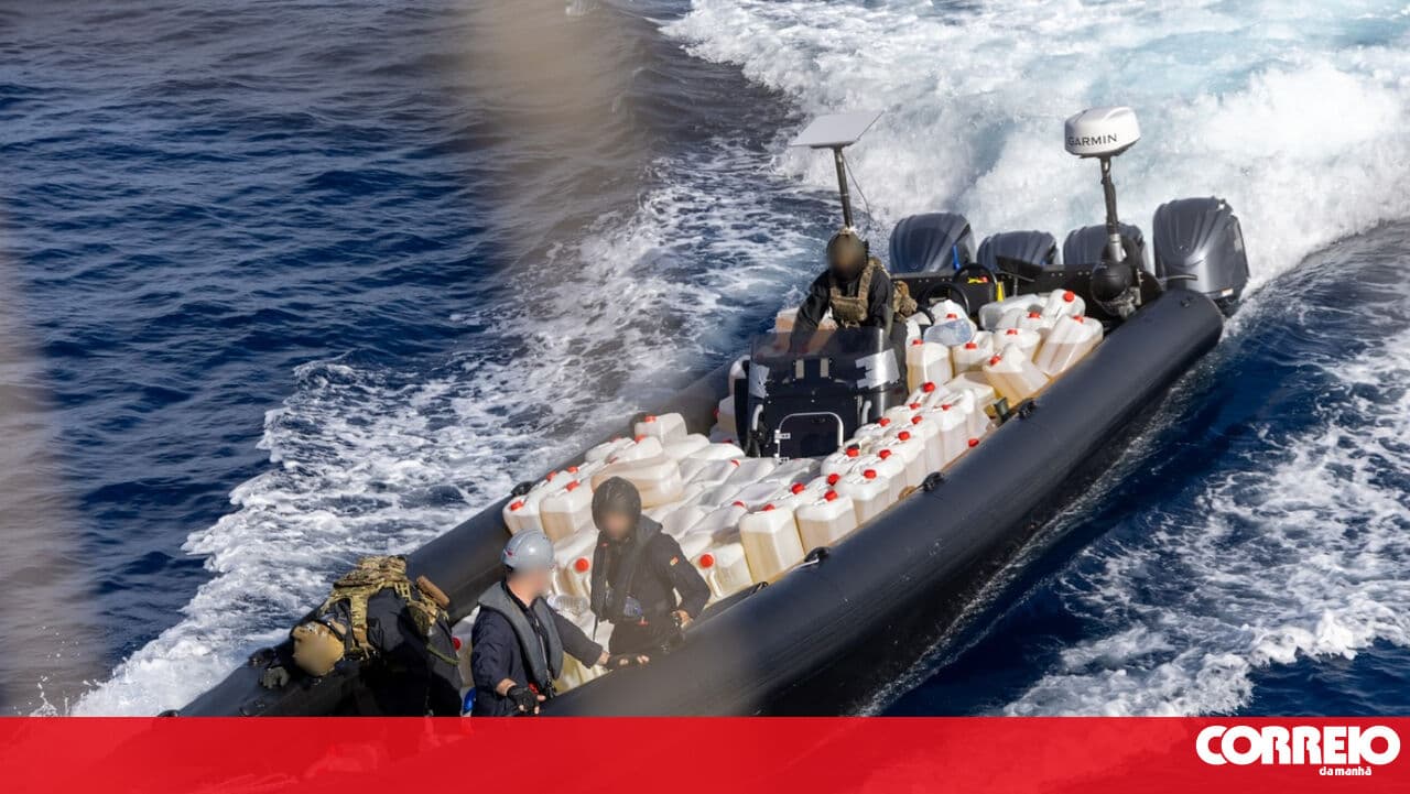 Public prosecutor charges two men who unloaded hashish on Praia do Amado in the Algarve