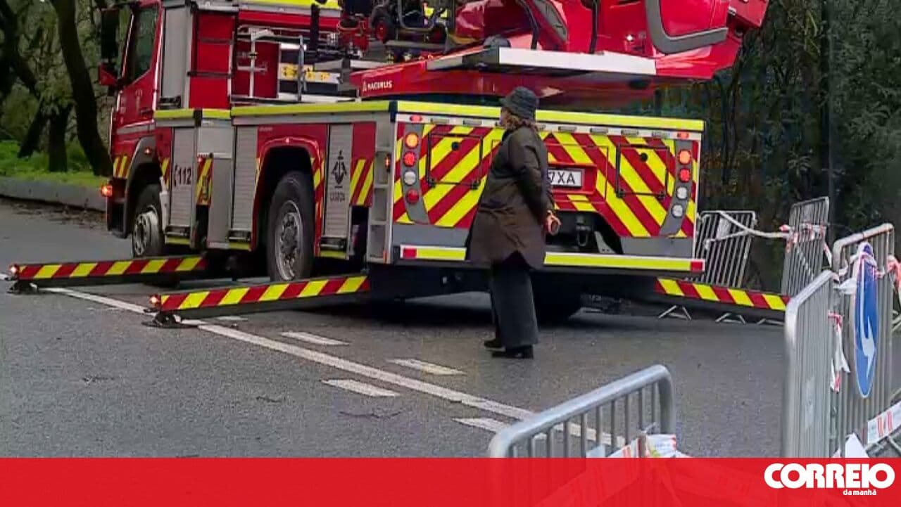 Slope collapses on Calçada da Estação de Campolide due to bad weather
