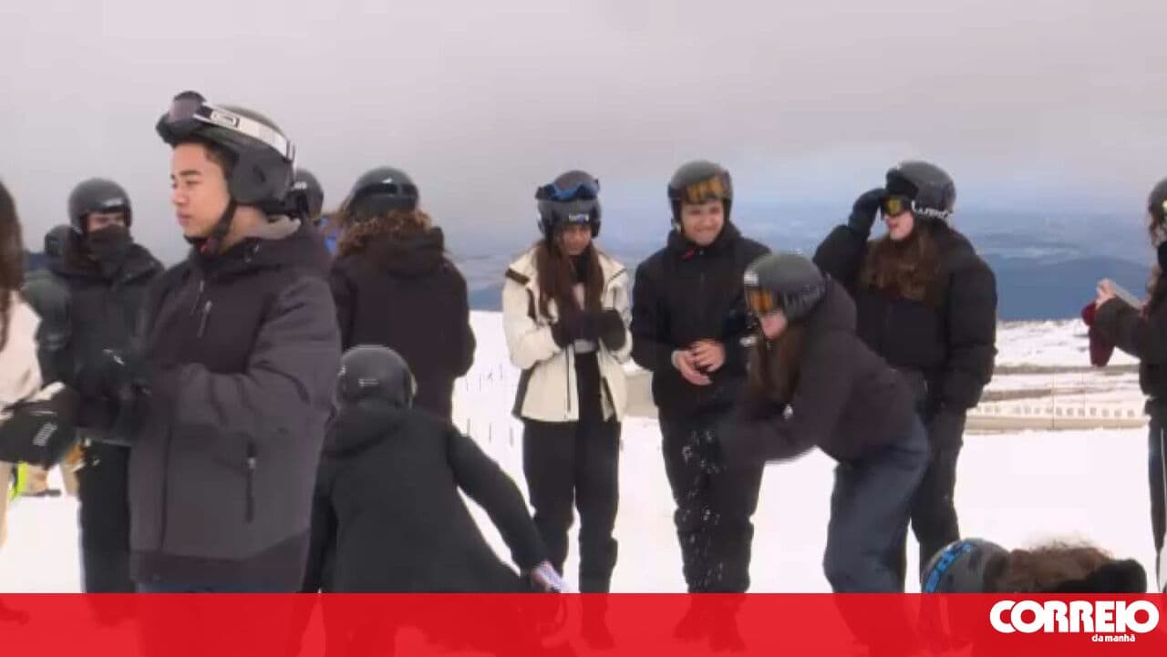 "The cold is very bearable": Young people swap the classroom for the snow of Serra da Estrela