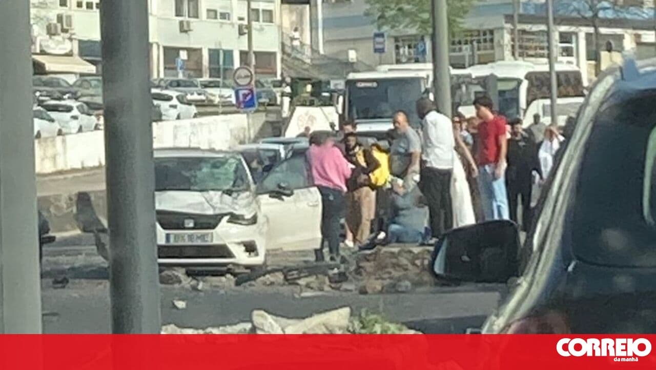 Motorcyclist seriously injured in collision on Calçada de Carriche