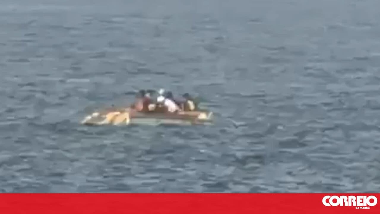 Rowing lesson mistaken for migrant landing in Oeiras