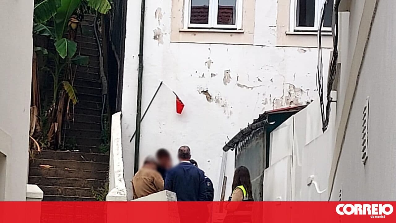 House fire in Coimbra leaves at least one person injured
