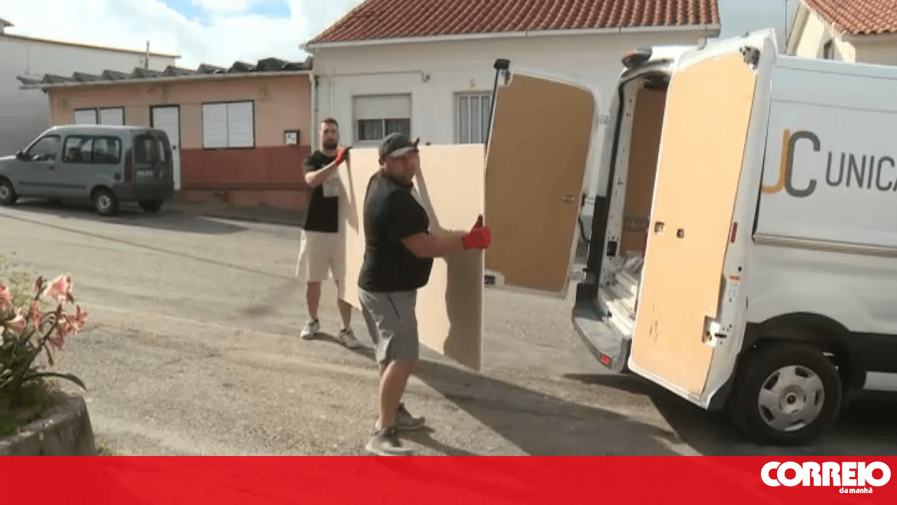 Construction materials reach family in Figueiró dos Vinhos three months after storms