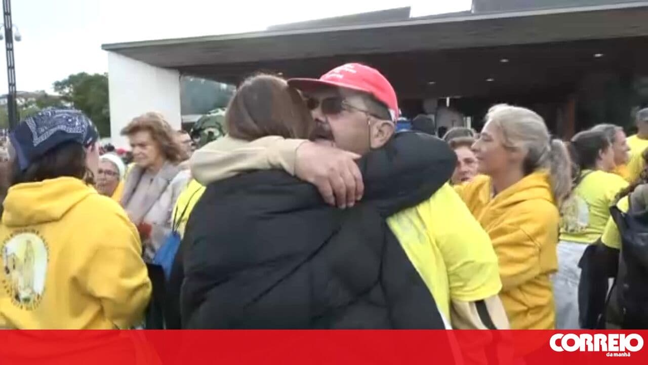 Ágata Rodrigues gets emotional arriving at the Sanctuary of Fátima after accompanying pilgrims who set off from Loures