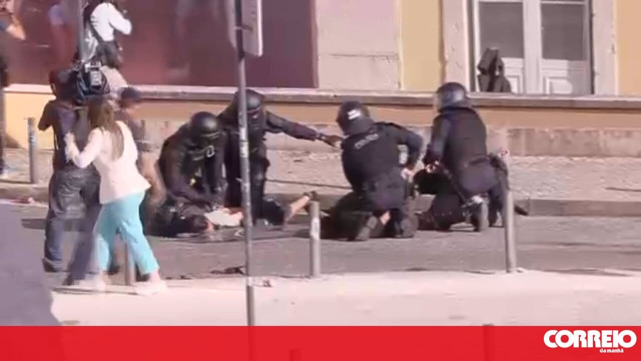 At least six arrested after clashes between protesters and police near the Assembly of the Republic