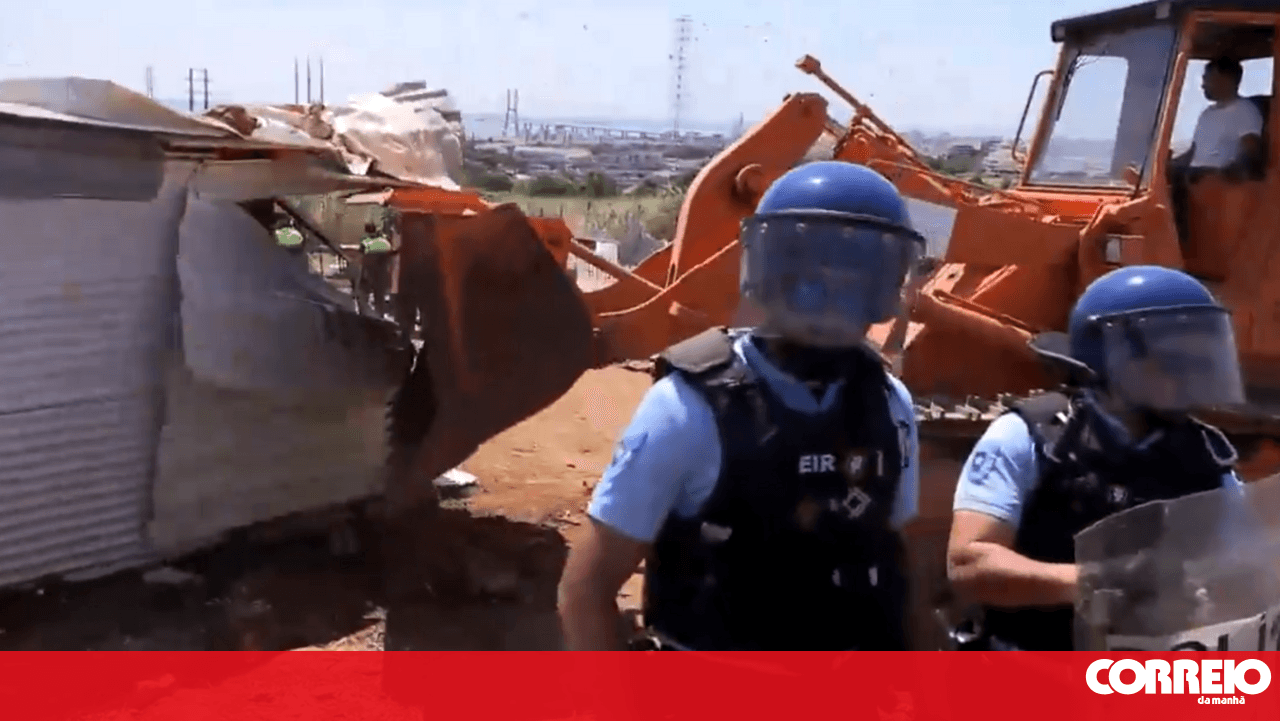 Elderly and children left homeless following demolitions in the Talude neighbourhood