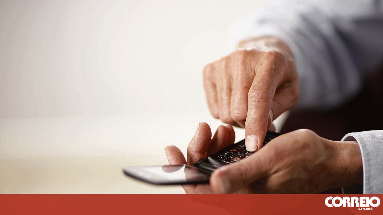 Scammers steal one million with fake bank SMS
