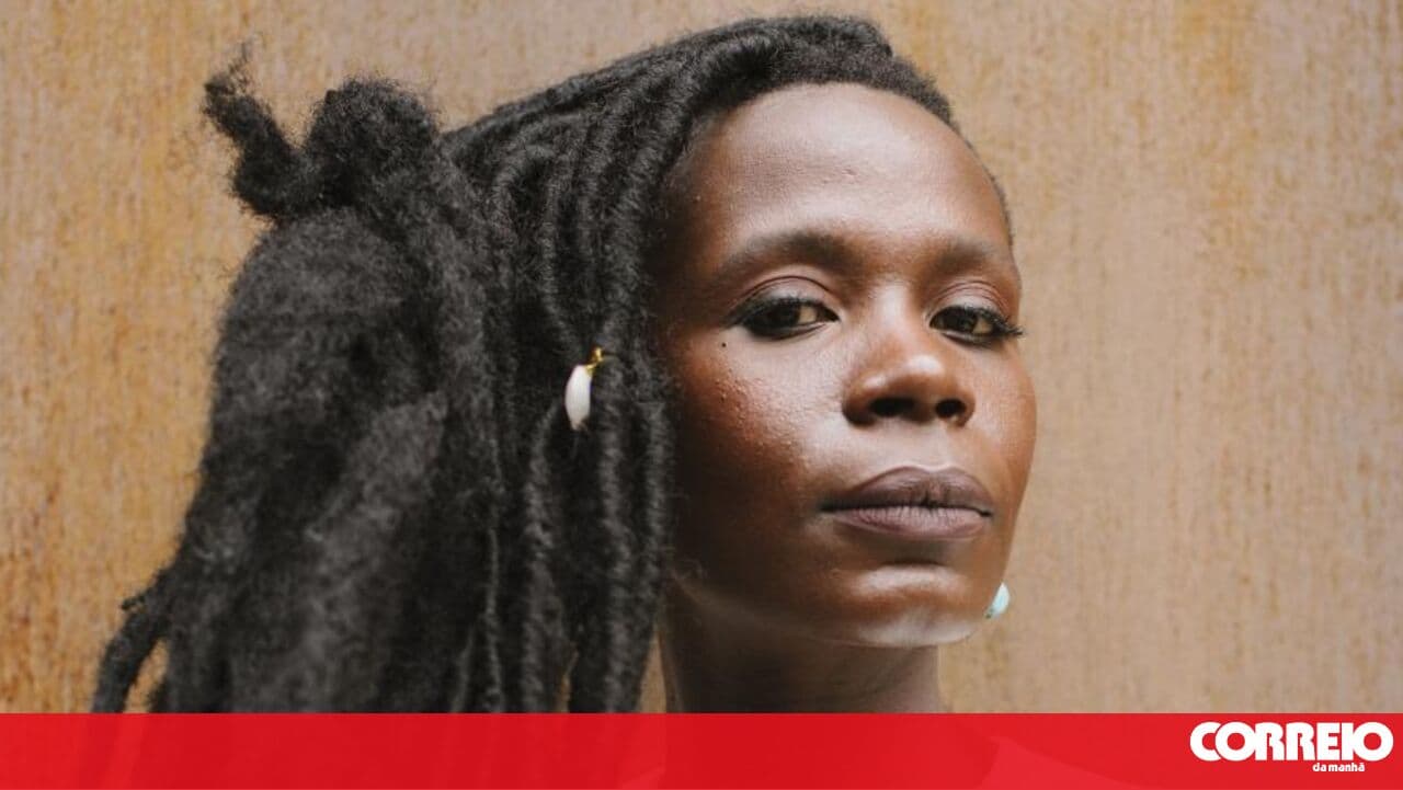 Actress accuses technical director of racism
