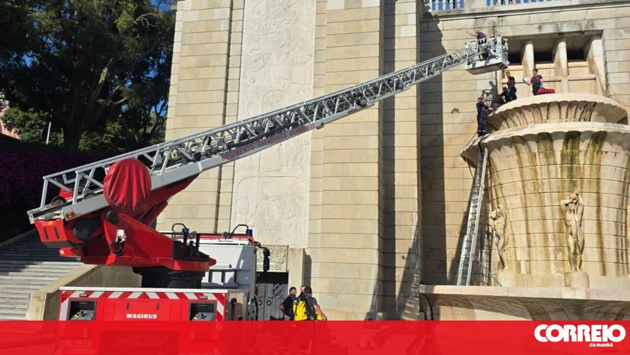 25-year-old intoxicated man falls into the Alameda fountain in Lisbon