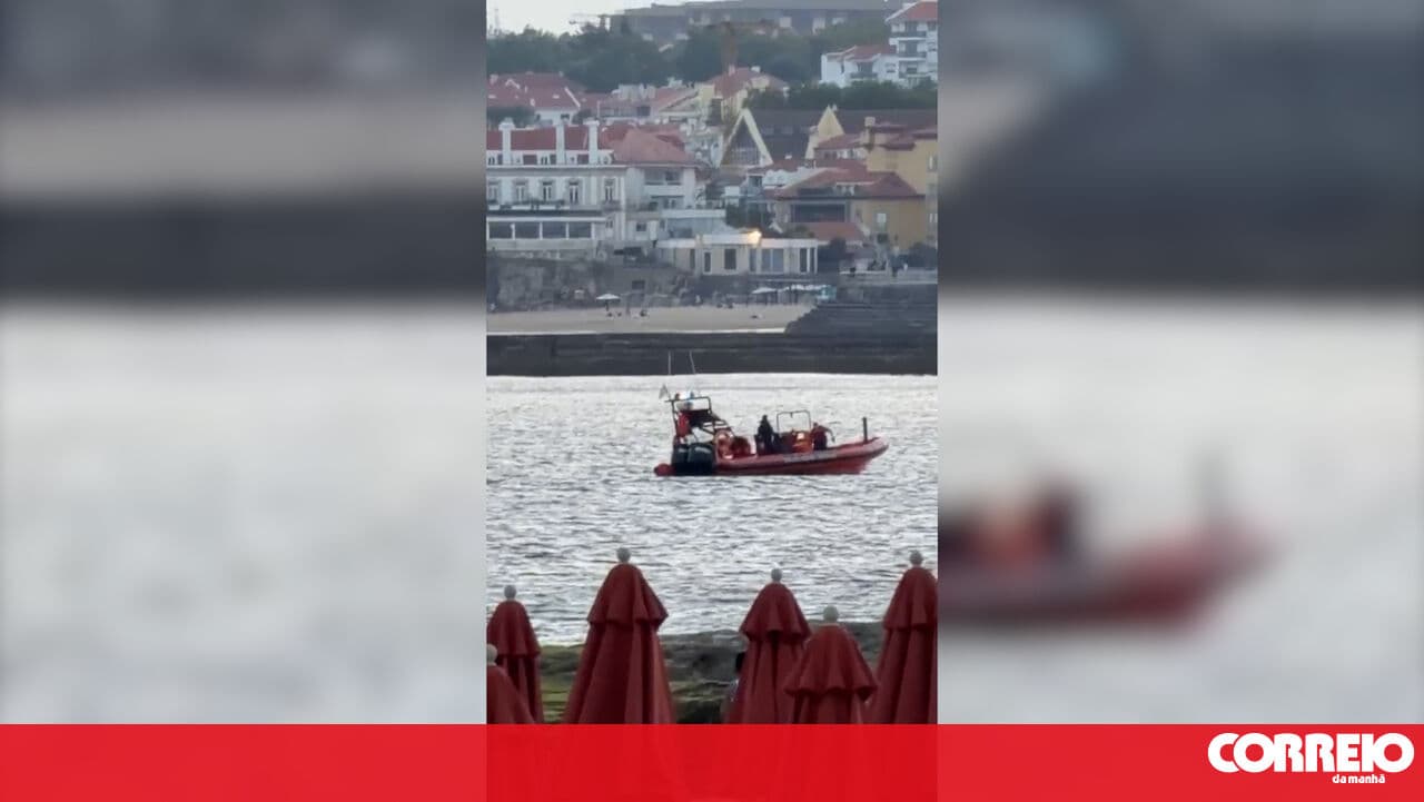 Bather rescued at Tamariz beach in Estoril