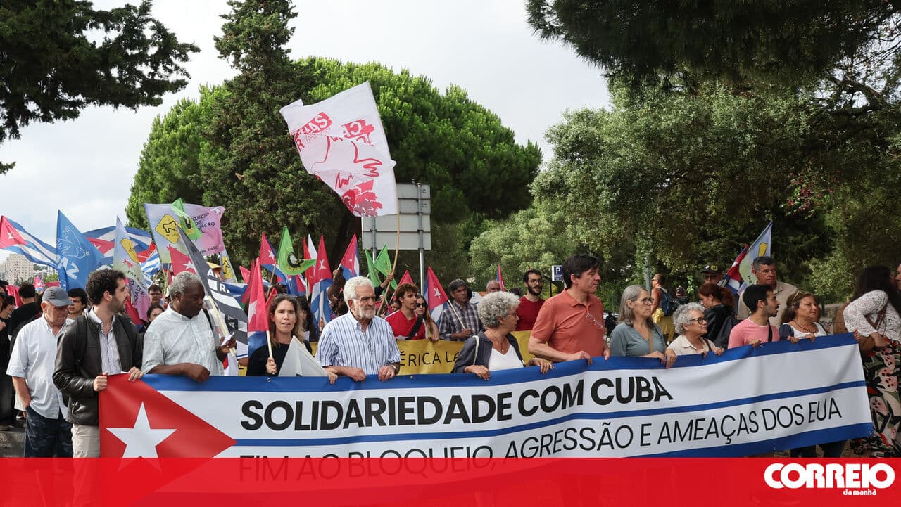 Around 500 people protest in Lisbon for an end to the US blockade and aggression against Cuba