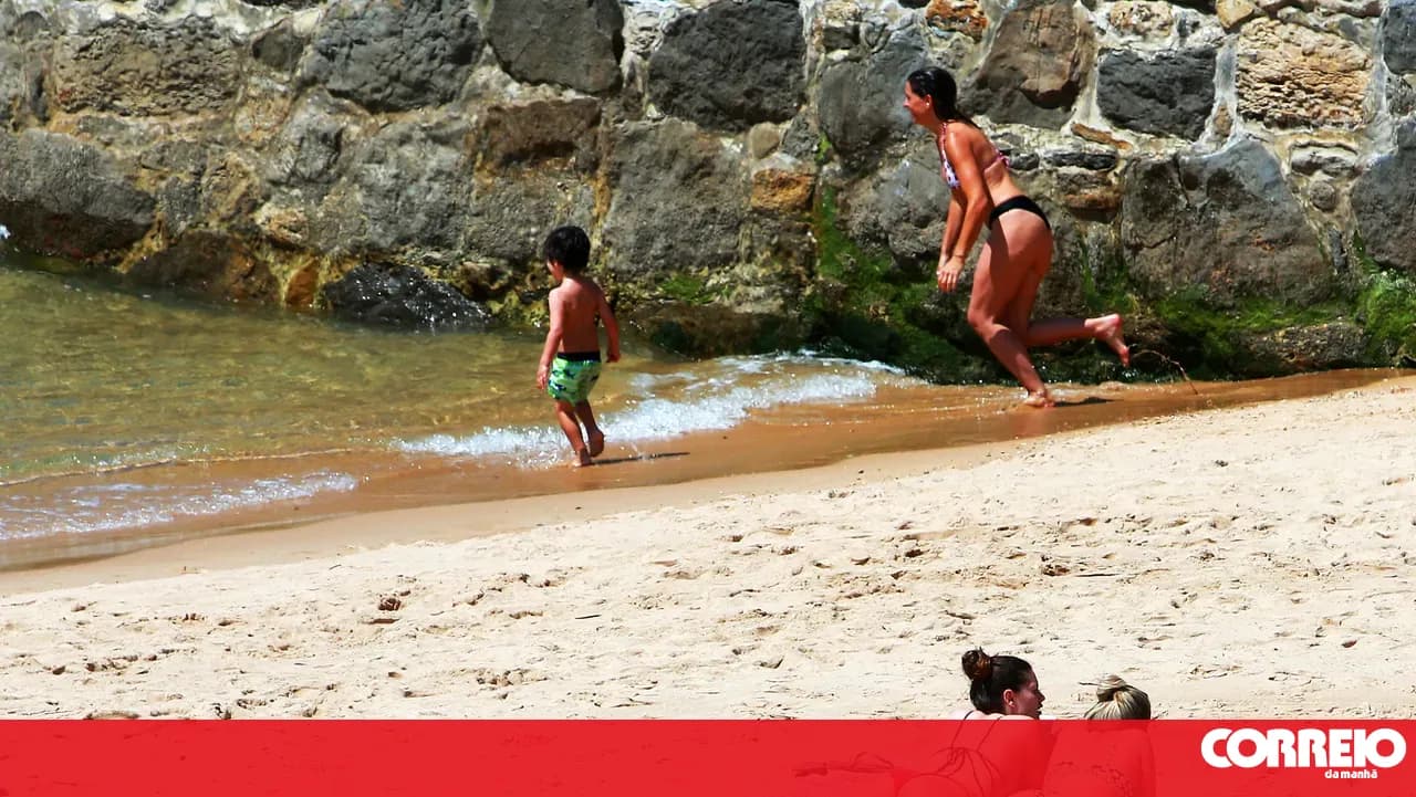 Heatwave 'paints' Portugal's map yellow and orange