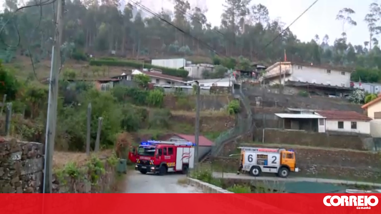 Fire in Santo Tirso threatened houses