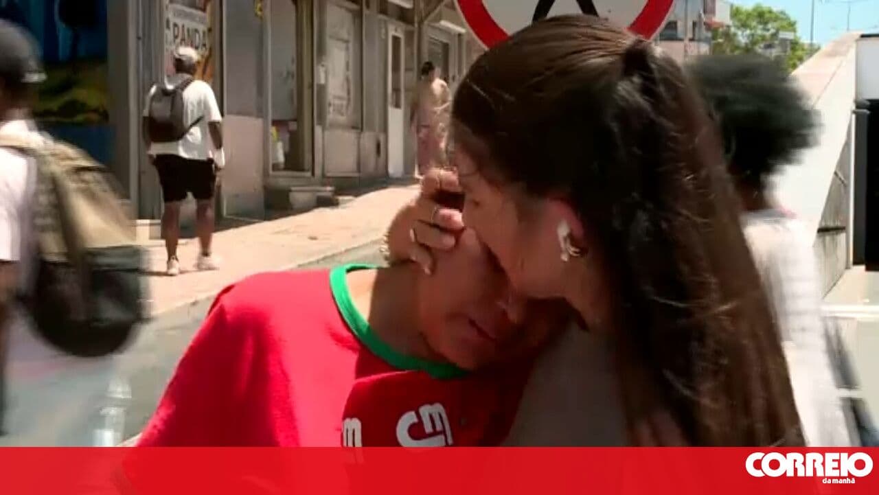CM journalist comforts friend of fatal accident victim in Agualva-Cacém