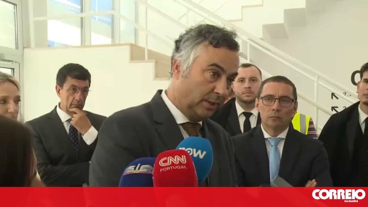 Minister of Education received in Coimbra with protest