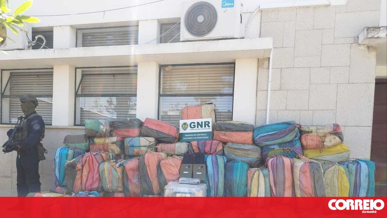 GNR seizes about three tonnes of cocaine in Olhão