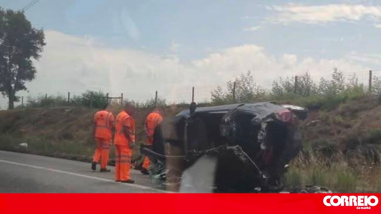 Two seriously injured in collision on the A4 in Paredes