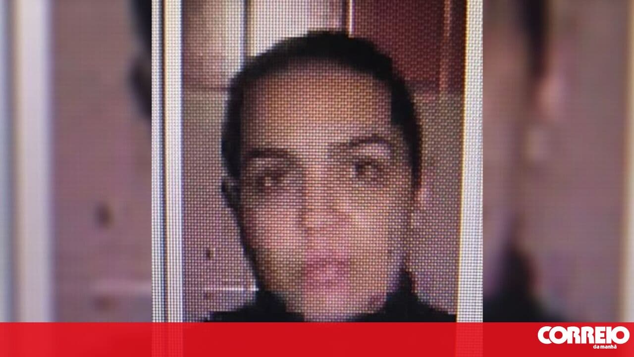 Suspect accused of killing mother in Olhão suffers psychotic episode in prison and is rushed to hospital