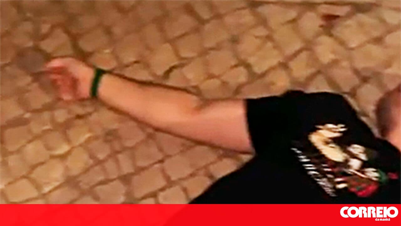 Group violently assaults man in Nazaré
