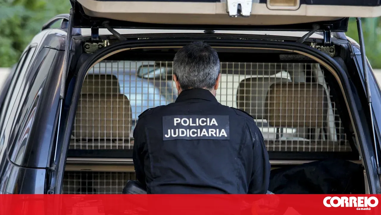 Man stabs housemates with a pocketknife following an argument over religious motives in Lagoa