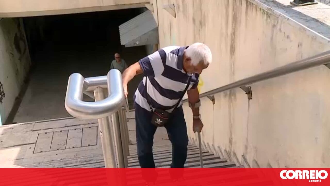 Daughter of elderly woman who fell on stairs in Moita says her mother "suffers from heart failure"