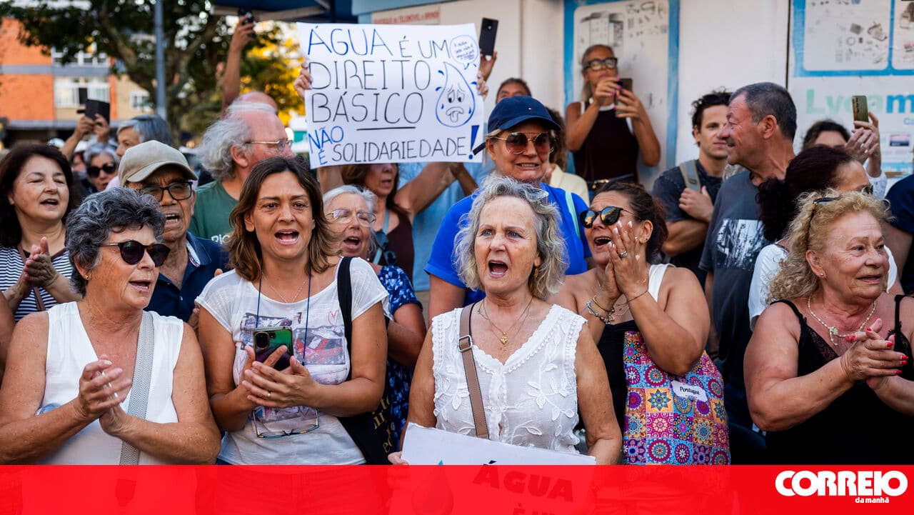 Almada consumers complain about water tariff