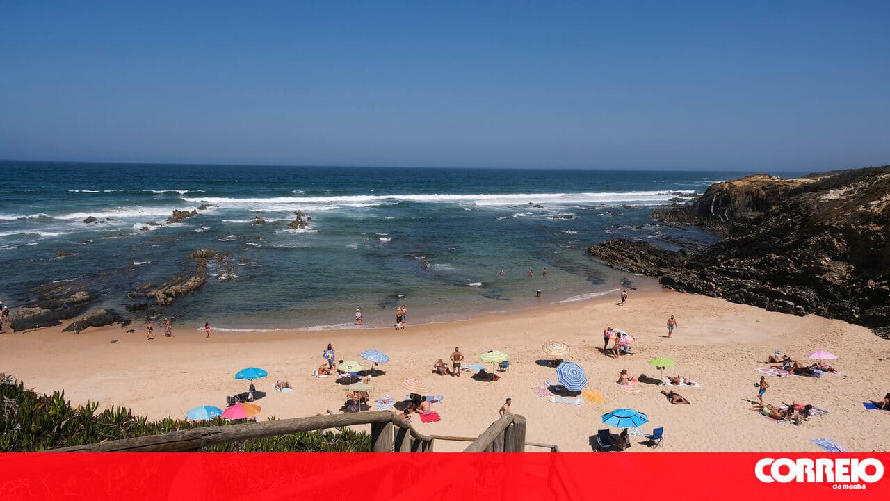 Politicians choose domestic destinations for their summer holidays