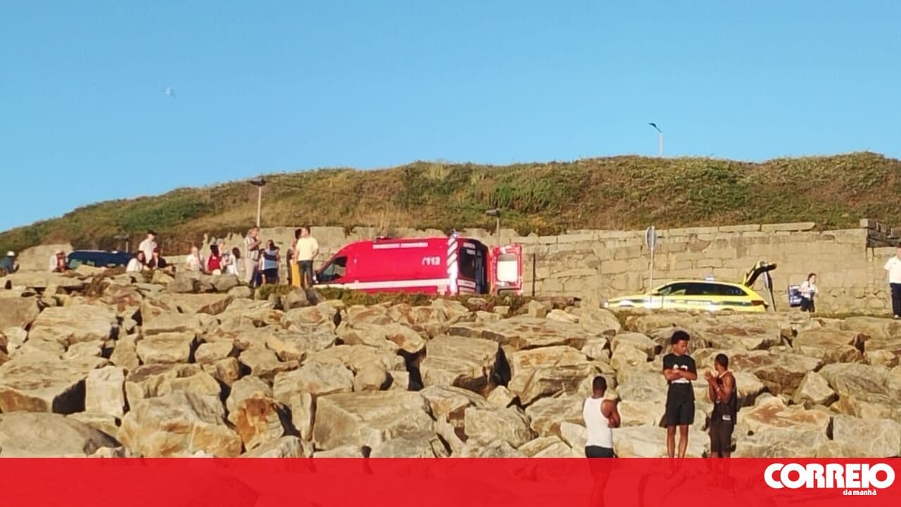 Bather injured after being dragged by the sea in Gaia
