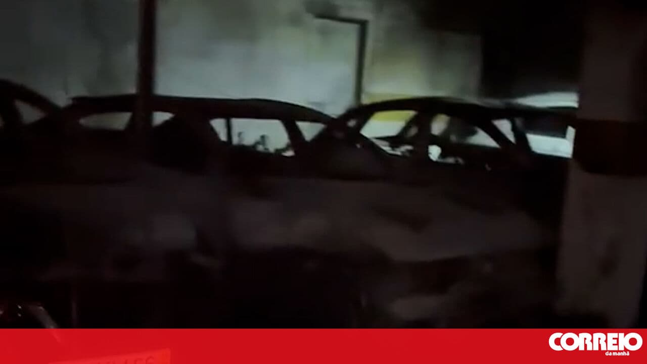 Fire in underground car park forces 300 people to evacuate their homes in Setúbal