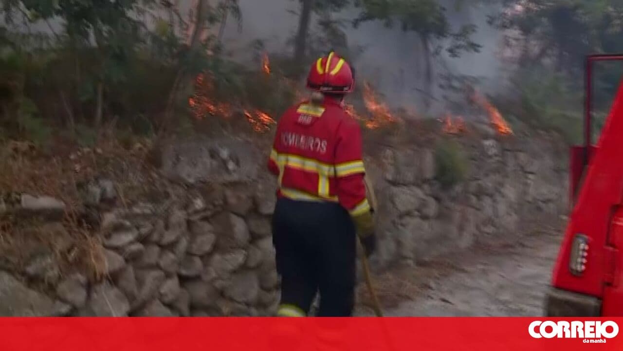 Fire in Penafiel gains strength again. 150 personnel are fighting the flames