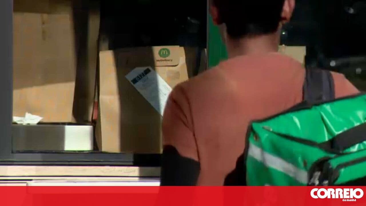 Four youths and children immobilise delivery rider to consume meals he was transporting in Beja