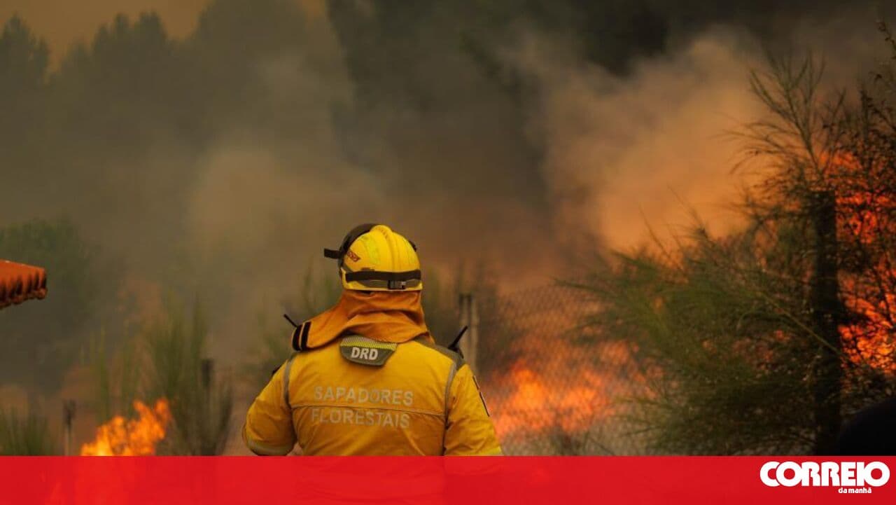 Fire in Chaves with three active fronts mobilises more than 100 personnel and eight aerial assets
