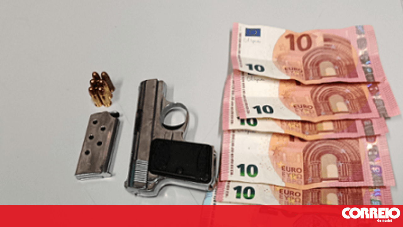 Young man arrested after admitting to possessing a prohibited weapon and drugs in Seixal