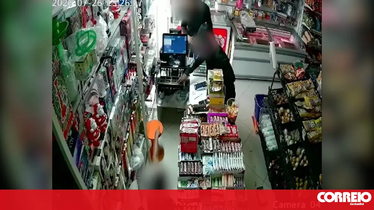 Judge releases minor robber twice who used a knife to terrorise a shop in Alhandra