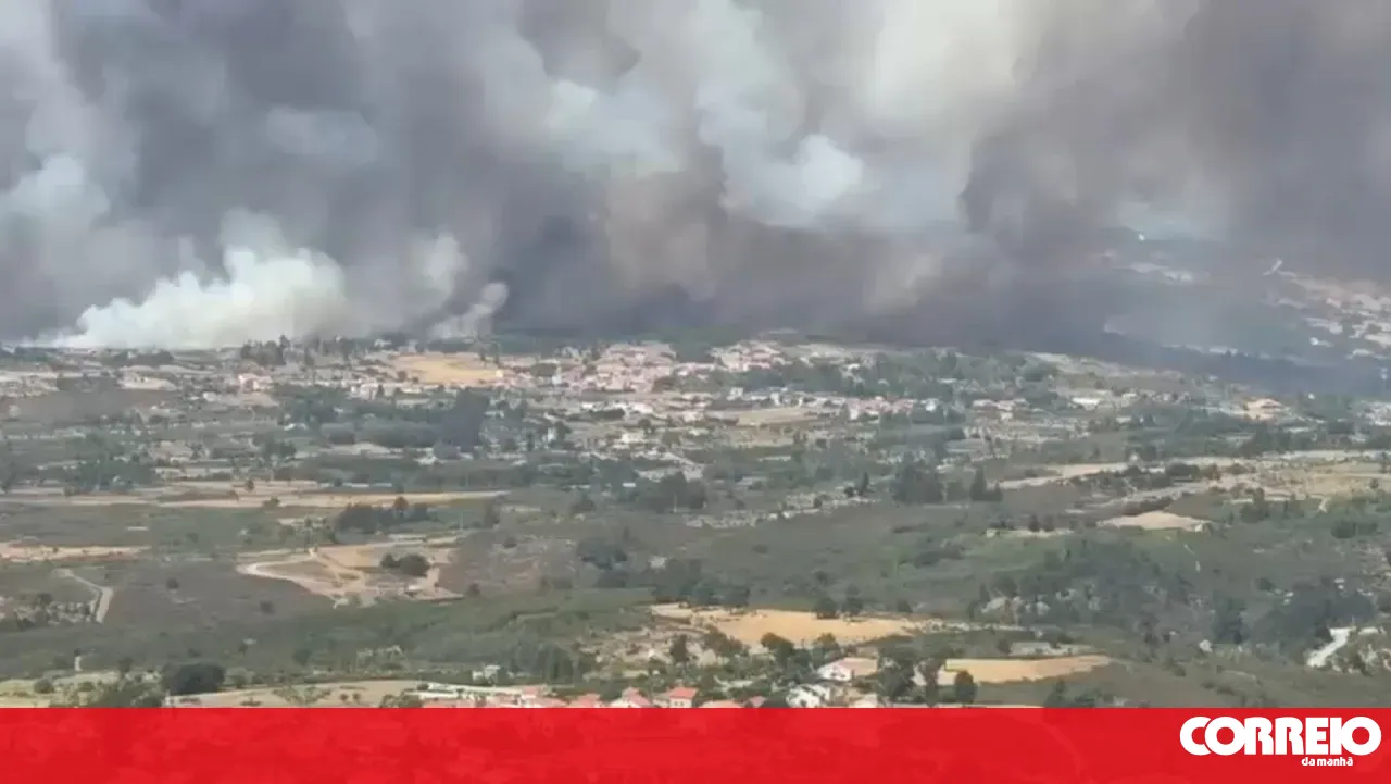 Images show large clouds of smoke from fire in Guarda