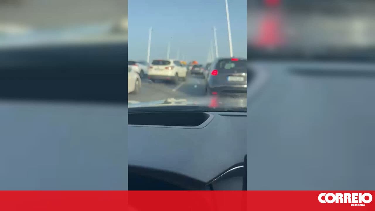 Four-car collision on the Vasco da Gama Bridge causes traffic delays in the North-South direction