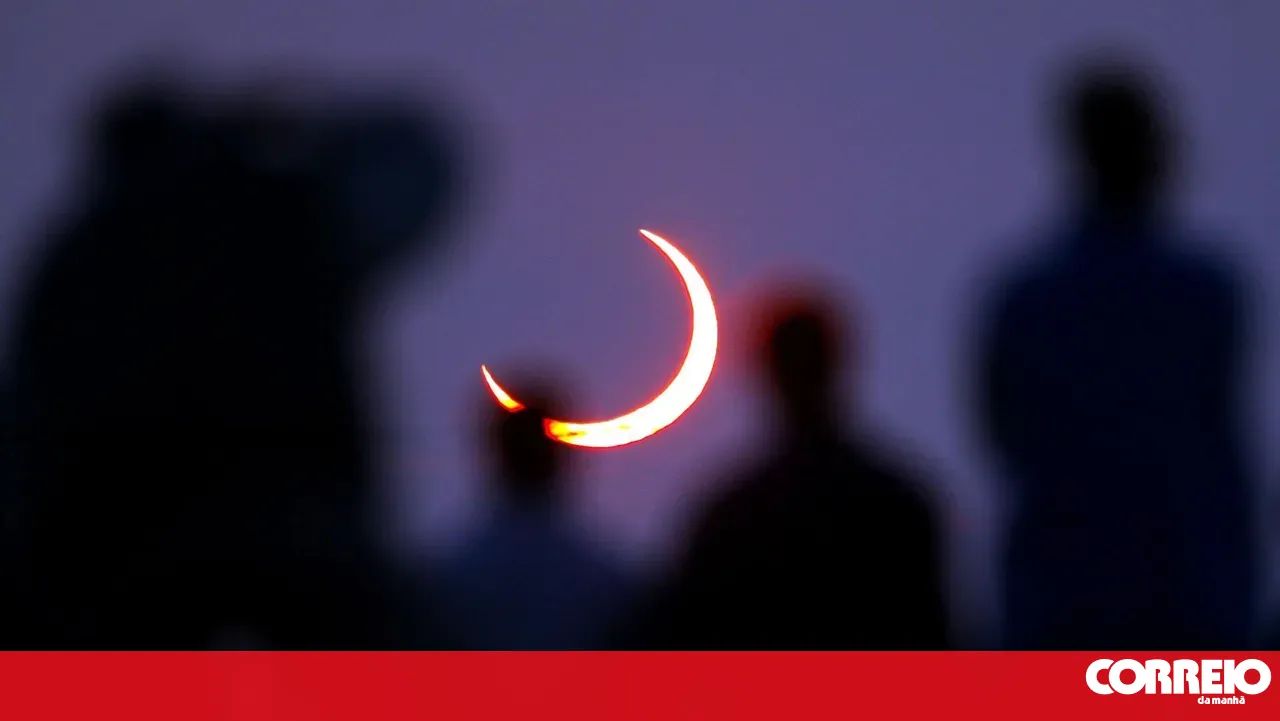 Rush to pharmacies and online stores for certified glasses to safely observe the solar eclipse