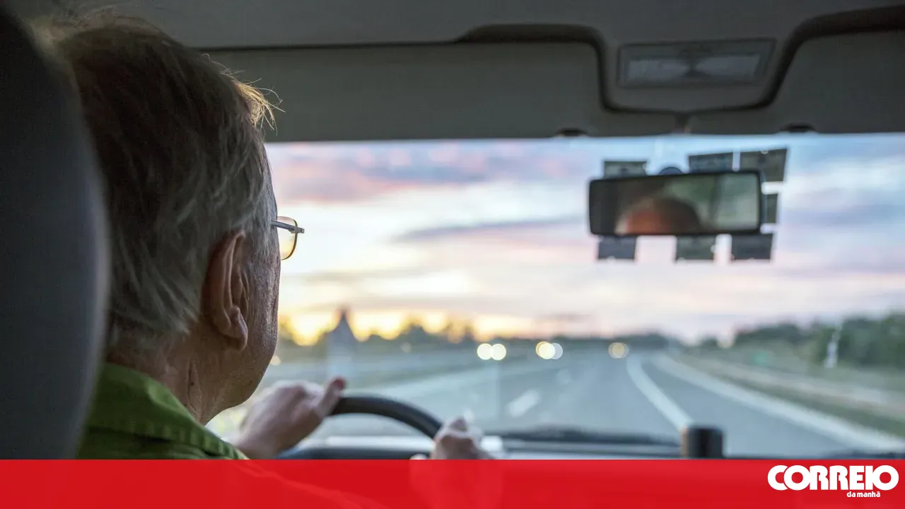 Elderly man hands over 900 euros due to fake accident