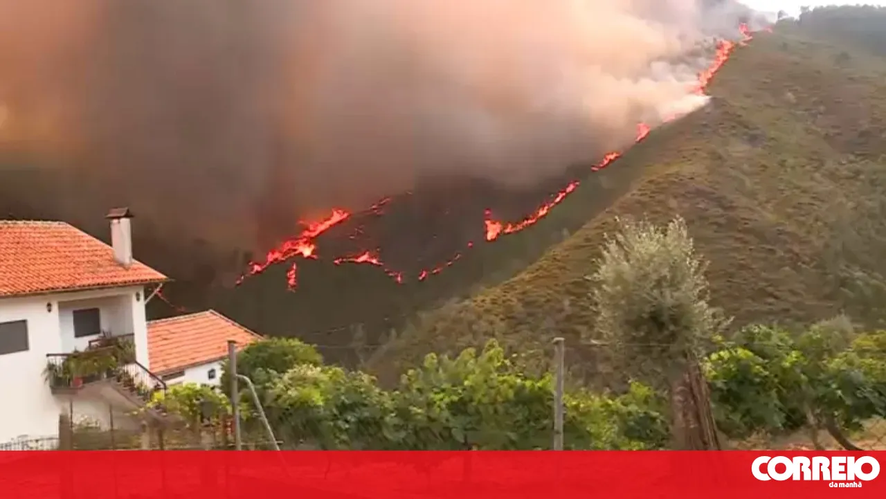 More than a thousand firefighters battle four fires in the Northern region