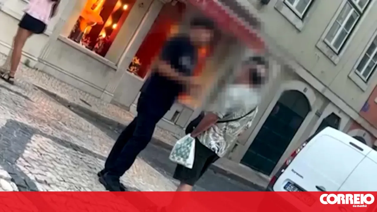 Group forces sale of fake drugs to tourists in Lisbon and Porto; those who refuse are threatened or assaulted