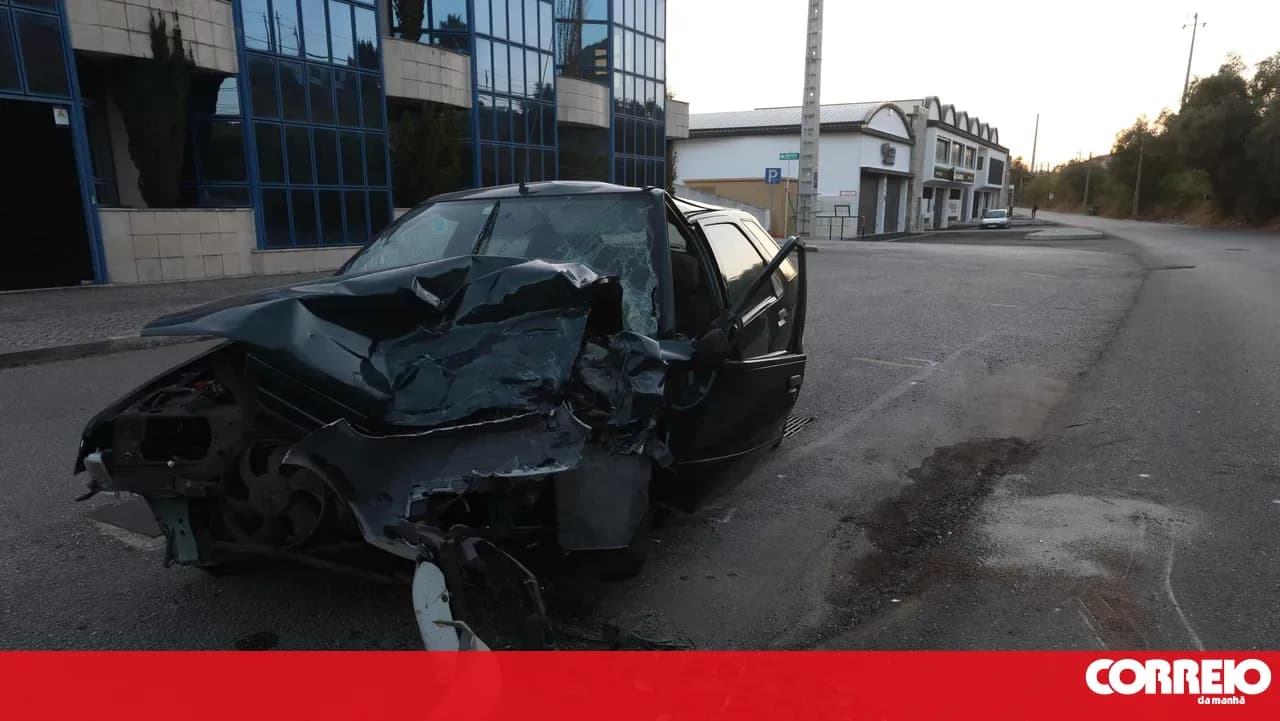 One dead and two seriously injured in violent two-car collision in Alcobaça