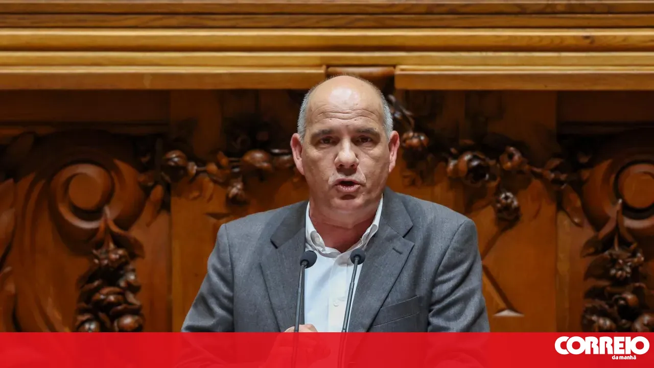 Raimundo challenges the Government to 'dare' to 'lay a hand on the money' of Social Security