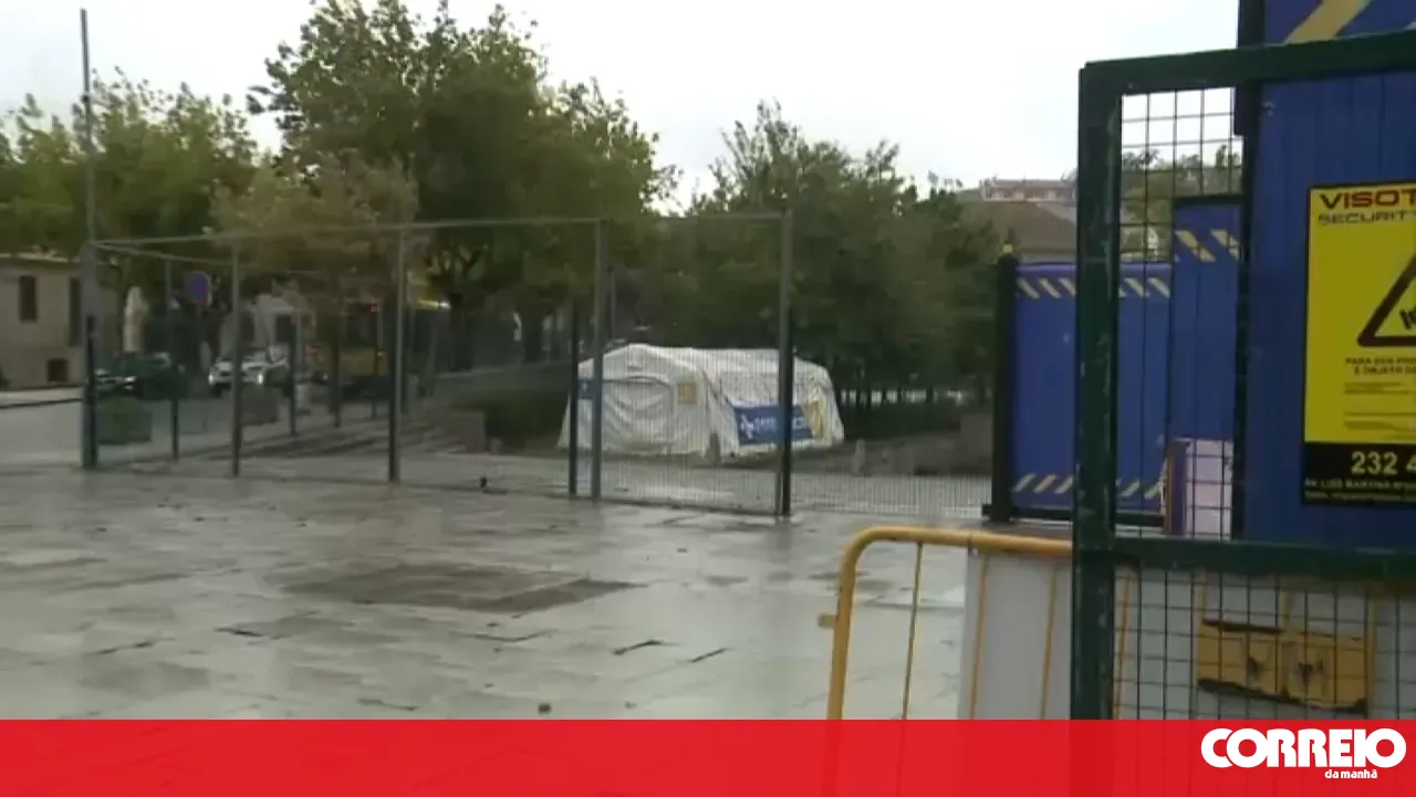Woman injured after structure collapses due to strong winds in Viseu