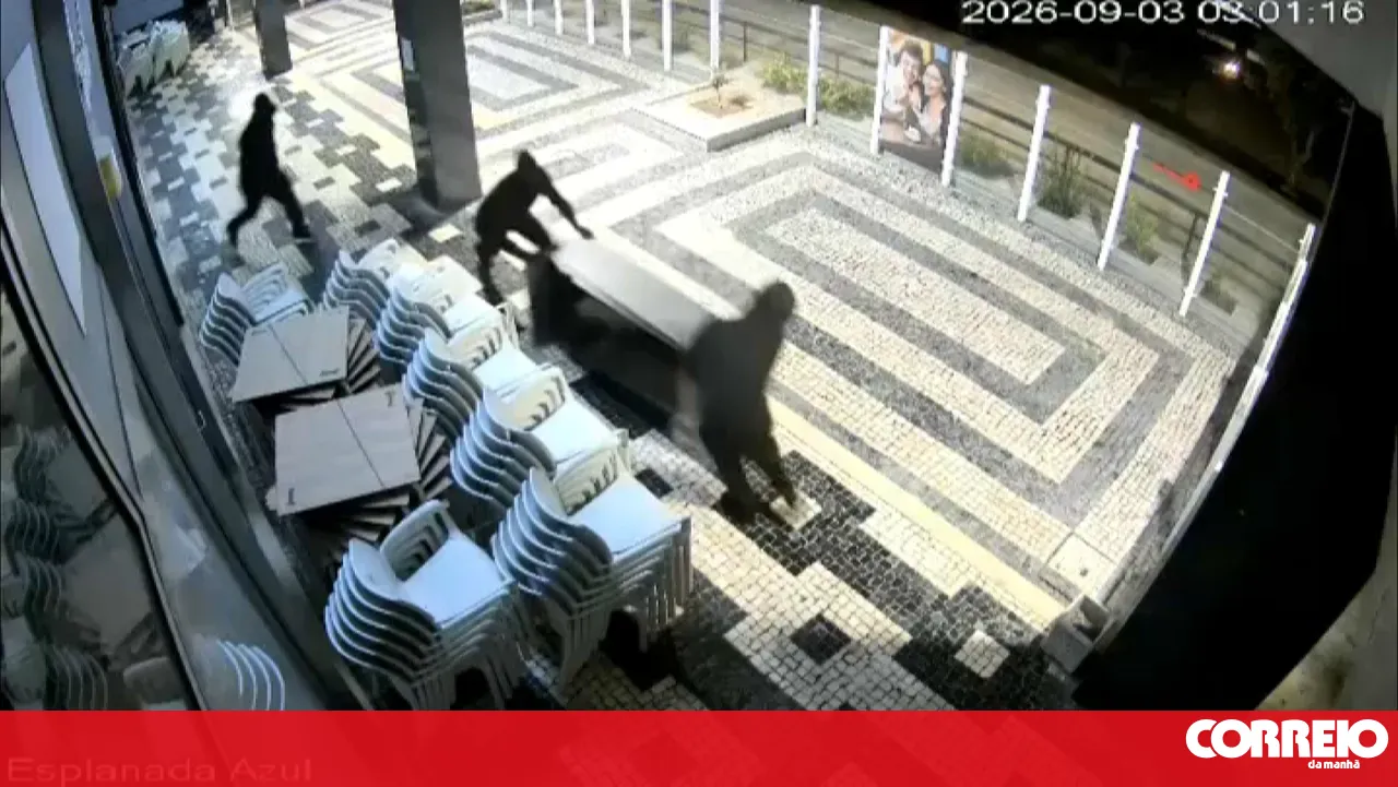 CCTV footage shows robbery at a café in Oliveira de Azeméis
