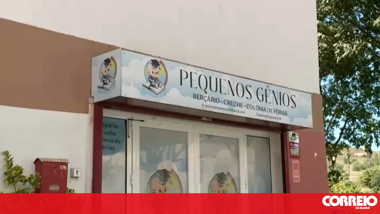 Mother abandons three-year-old daughter in front of a nursery in Amadora and is taken to hospital with hallucinations