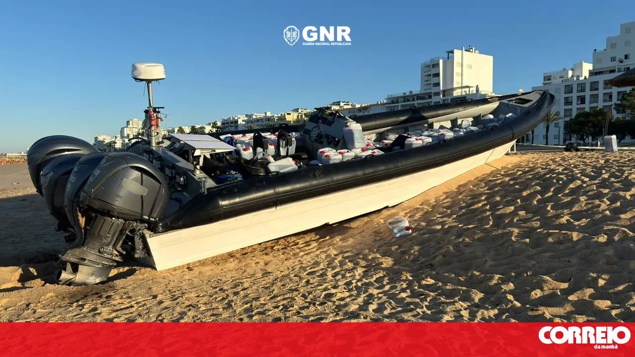Speedboat found stranded in Quarteira with over 7,000 litres of petrol
