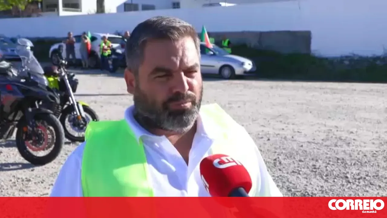 Protest outside Montenegro's home against rising fuel prices