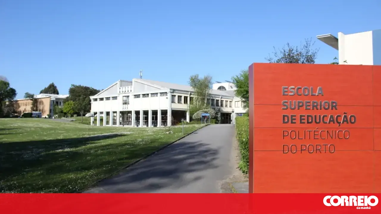 Professors at the Technical University of Porto demand negotiation regarding transition